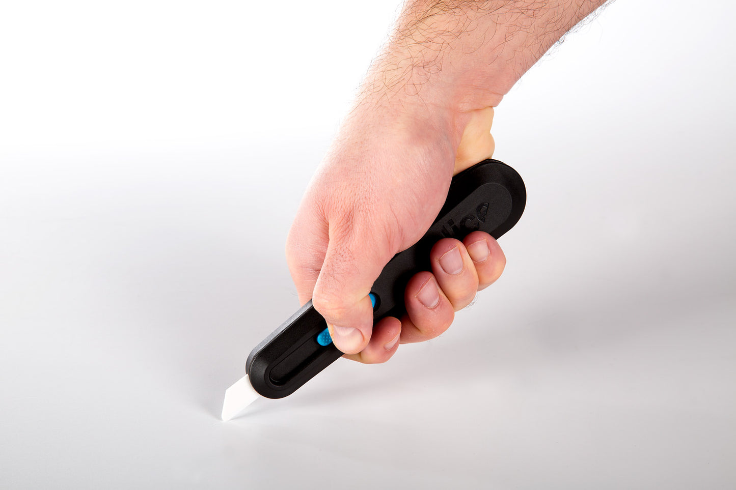 Slice Smart-Retracting Utility Knife - DaltonSafety